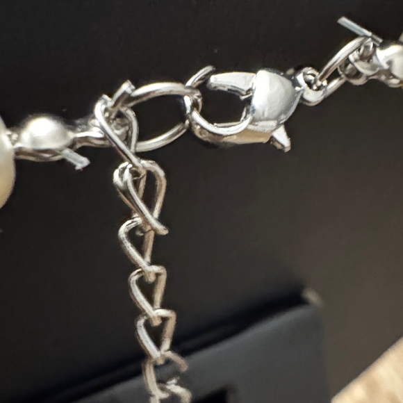 Lucite rose and faux pearl jewelry set- a necklace and a matching bracelet. EUC - Picture 4 of 4